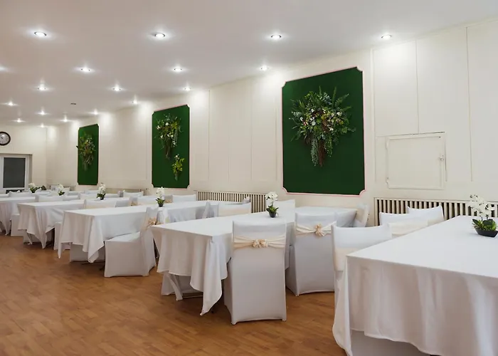 международен дом на учените жолио кюри Хотел