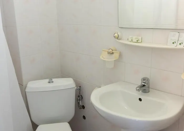 международен дом на учените жолио кюри Хотел 3*