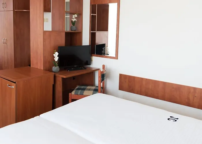 международен дом на учените жолио кюри 3*