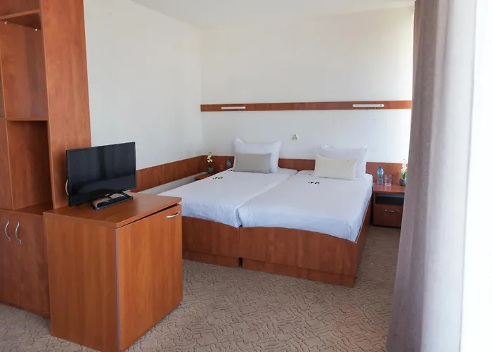 международен дом на учените жолио кюри Хотел 3*