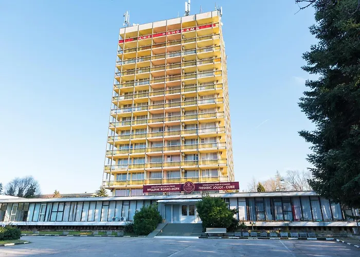 международен дом на учените жолио кюри Хотел 3*