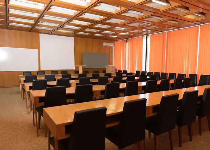 международен дом на учените жолио кюри