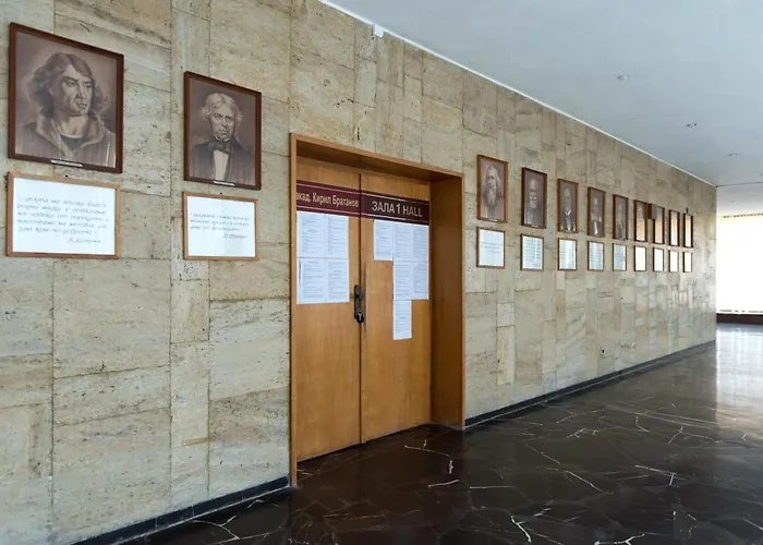 международен дом на учените жолио кюри Хотел