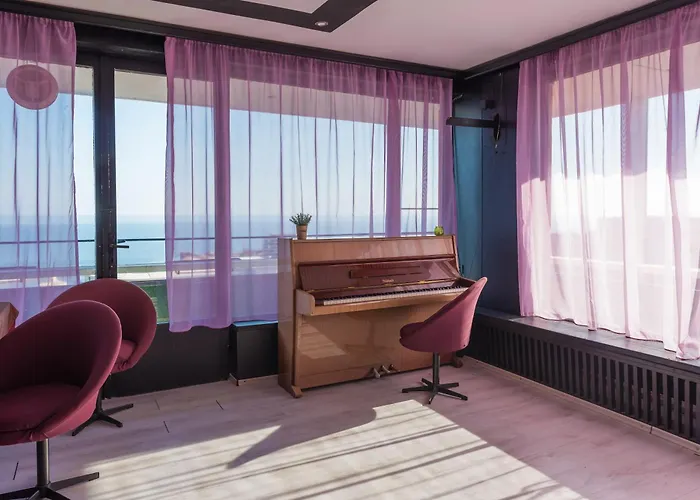 международен дом на учените жолио кюри Хотел Св. Св. Константин и Елена